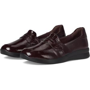 Clarks Womens Ellowyn Penny(Wine Crinkle Patent Synthetic)